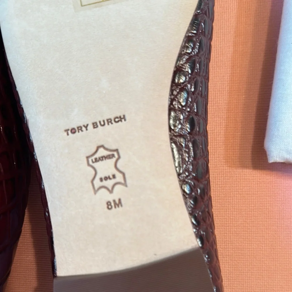 New Women's Tory Burch Brown Leather Flats. Size 8.